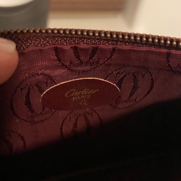 GUC Cartier wristlet in gold leather with gold-tone chain. - Picture 7 of 8